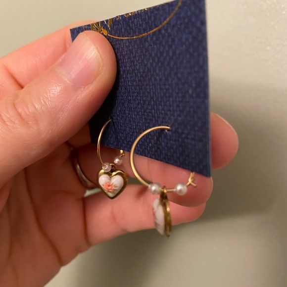 💕💕Handmade dainty vintage heart gold hoops - Picture 5 of 7